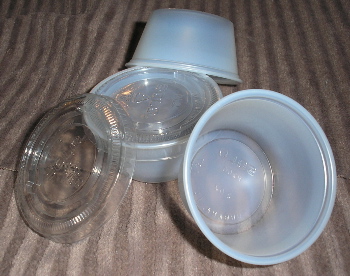 2oz PLASTIC BAIT CUPS & LIDS